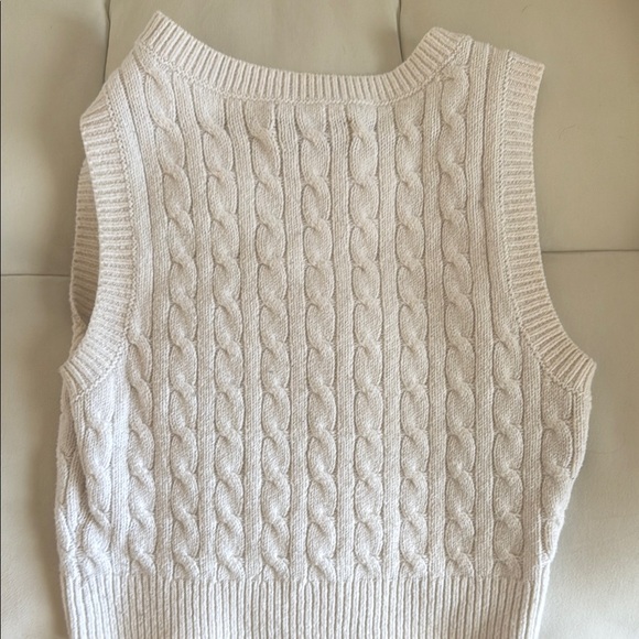 Hollister Women's Cropped Cream Cable Knit Sweater Vest Size Small - Picture 4 of 4